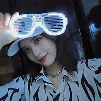 Цветить оконные очки белые