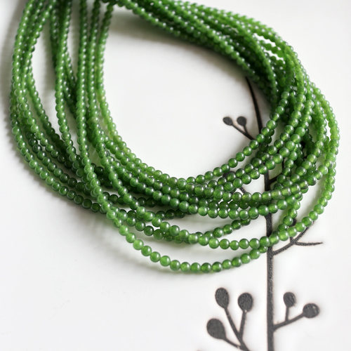 diy菠菜绿和田玉小米珠手链穗子
