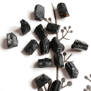 黑碧玺原矿粒未打磨散珠DIY手链耳环手工串珠首饰个性原石粗犷