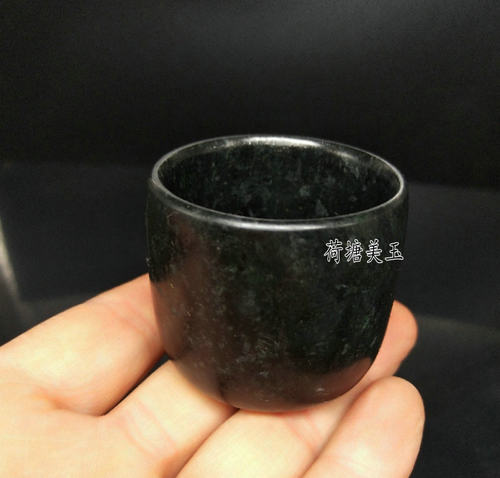 天然墨绿玉酒杯平底杯蛇纹石玉小酒盅玉器酒具夜光杯一个