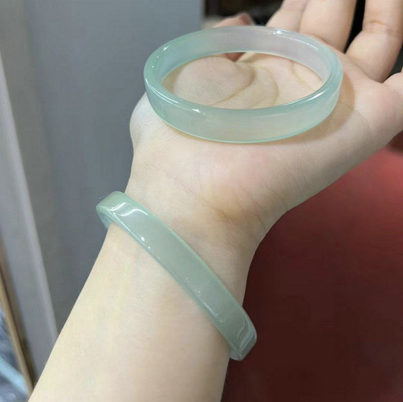 女款绿玉髓冰透款手镯图片