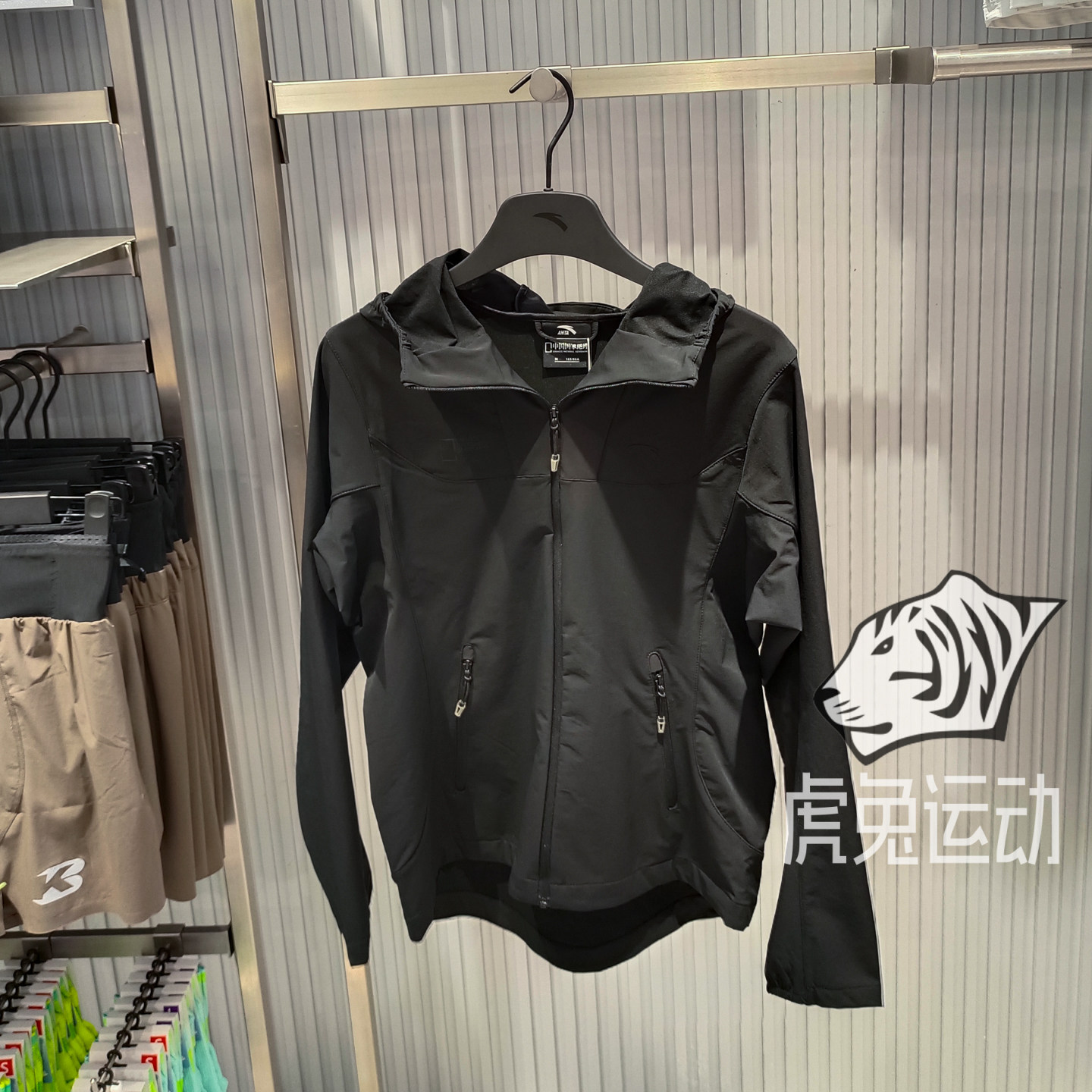 安踏2026秋季新品女士连帽无氟防泼水梭织运动长袖上衣162636610