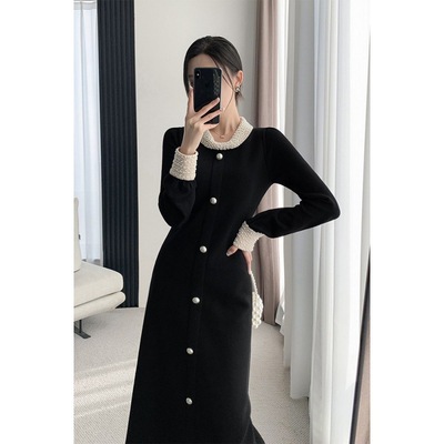 配大衣长款毛衣裙气质名媛法式赫本风黑色打底针织连衣裙女秋冬款