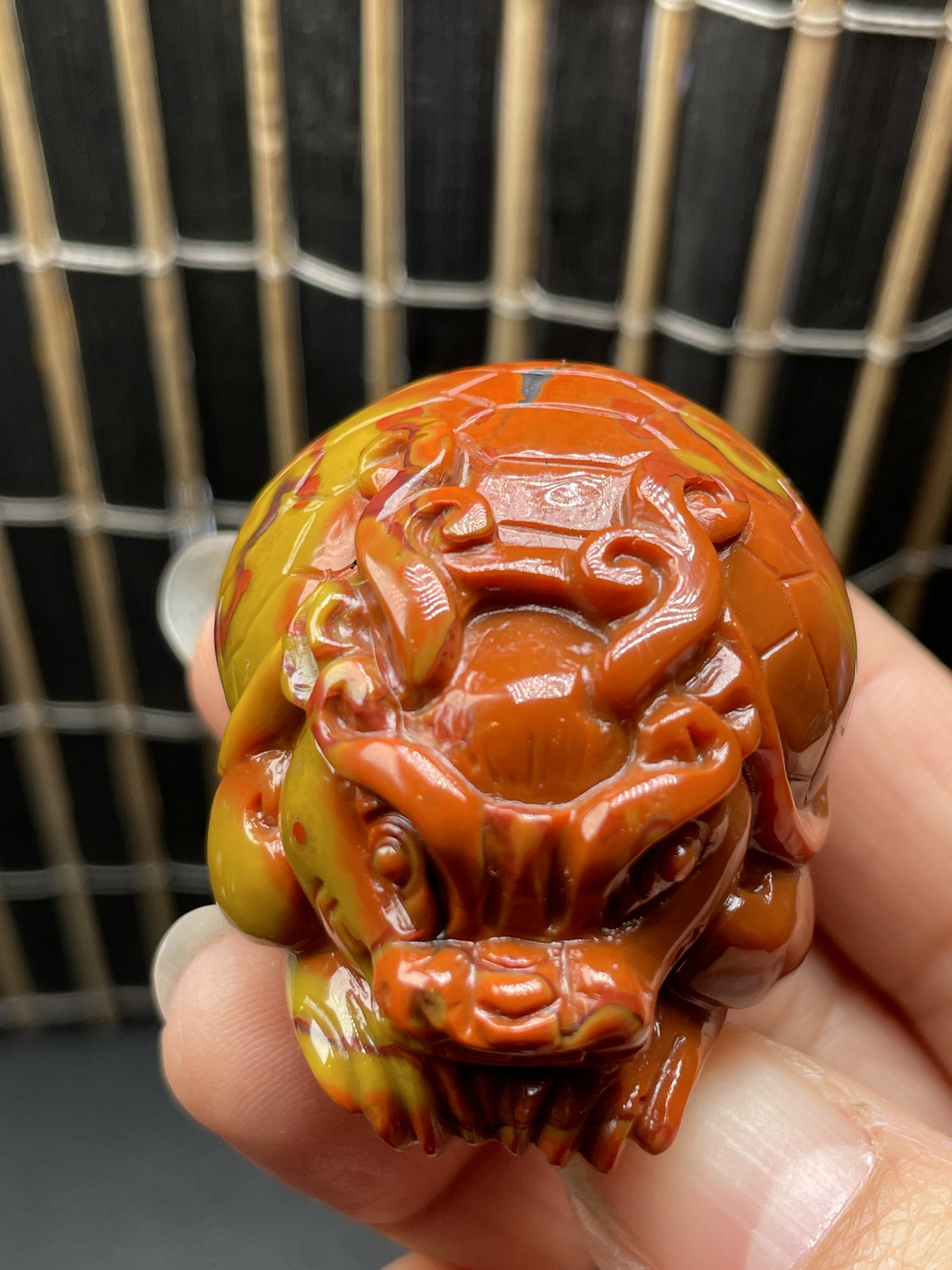 战国红玛瑙精品大湾红黄俏色巧雕精雕龙龟摆件把件