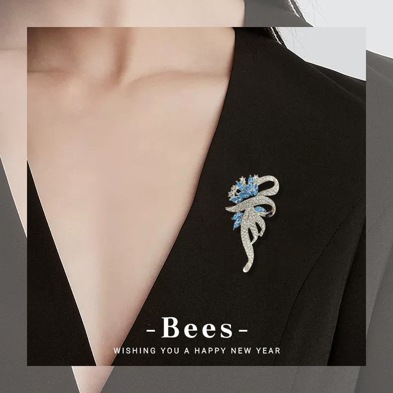 衣服配饰高档珠宝胸针镶钻设计感