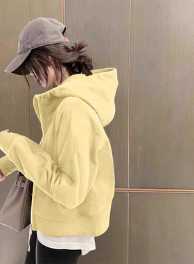 即墨卫衣黄色短款外套女2026新款连帽开衫正肩修身早秋韩系穿搭