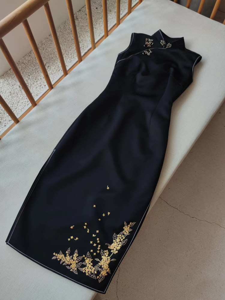 上海老裁缝【伊阑芳华】高端定制黑白经典桂花盘银手绣真丝旗袍裙