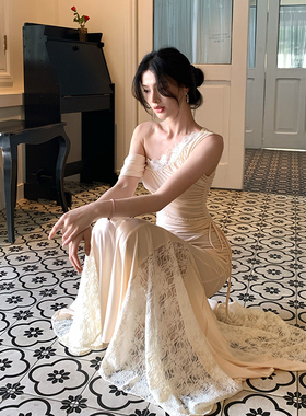 Lienni法式香氛夏季新款气质显瘦斜肩蕾丝拼接针织长款连衣裙女