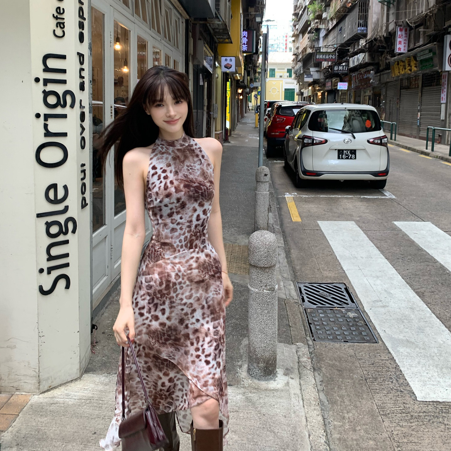 Lienni2026夏季新款气质高腰显瘦挖肩晕染豹纹长款挂脖连衣裙女