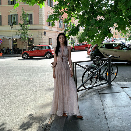 Lienni2025夏季新款气质无袖朦胧粉条纹露背长款系带挂脖连衣裙女