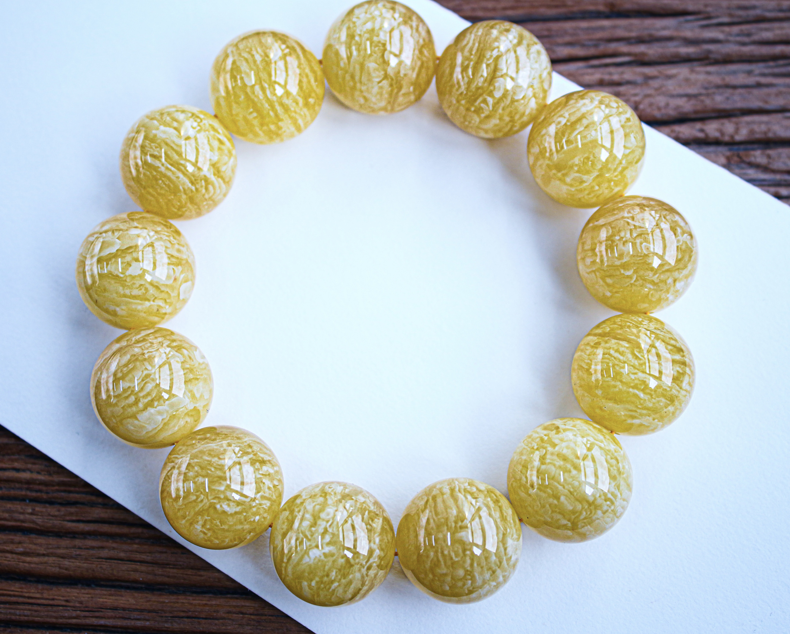 同料圆珠 20mm俄料黄白花蜡圆珠手串， 千层雪花纹  重：59.1克