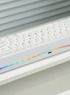 「Meletrix」ZOOM 65V3三模开槽雾透尾灯屏幕版客制化键盘套件