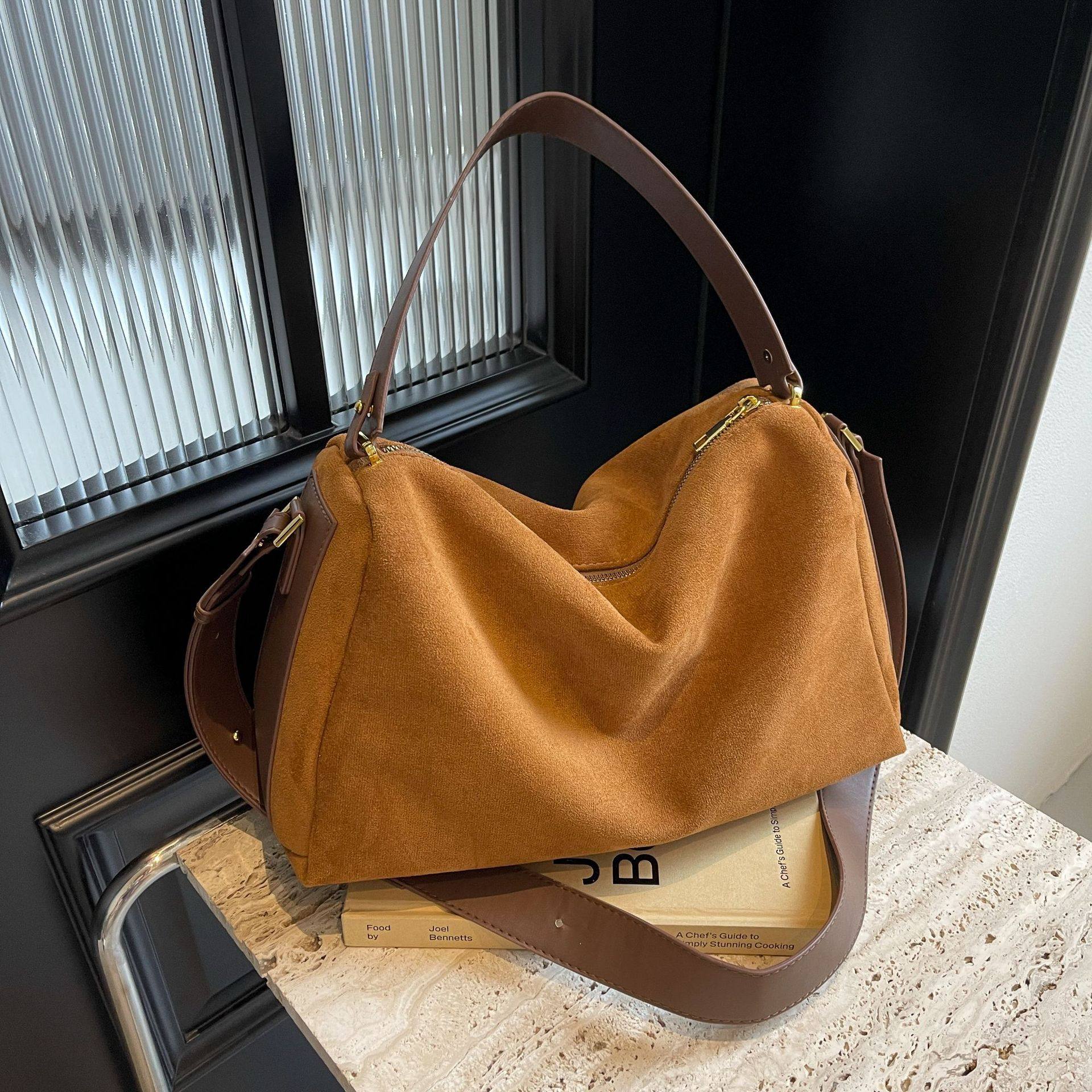 小众包包女2025新款高级感百搭麂皮绒枕头包大容量手提单肩斜挎包,箱包皮具/热销女包/男包,托特包,淘宝优惠券,粉丝福利购,淘宝优惠卷