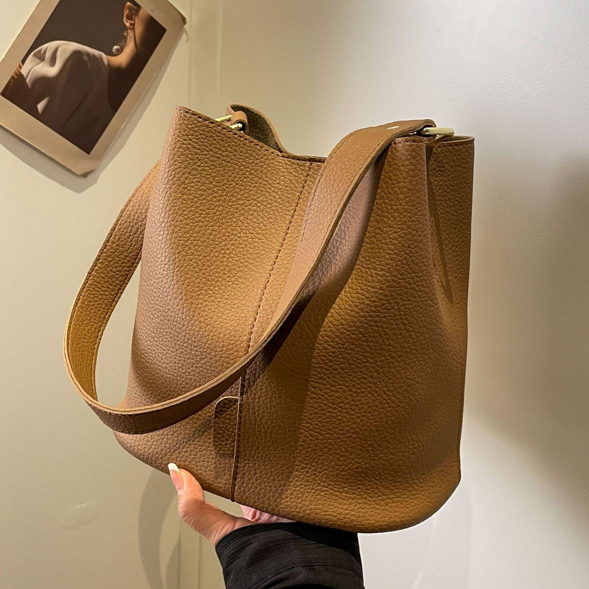 荔枝纹水桶包包女2025新款简约休闲手提包百搭单肩斜挎大包子母包,箱包皮具/热销女包/男包,水桶包,淘宝优惠券,粉丝福利购,淘宝优惠卷