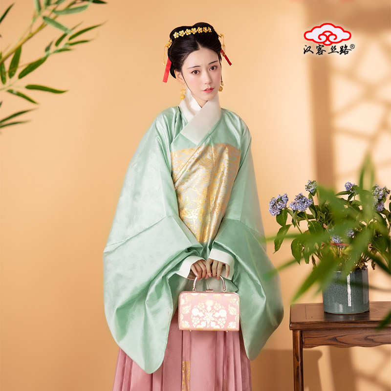 汉客丝路明制汉服婚服云纹暗花纱双鹿纹织金纱方补交领袄