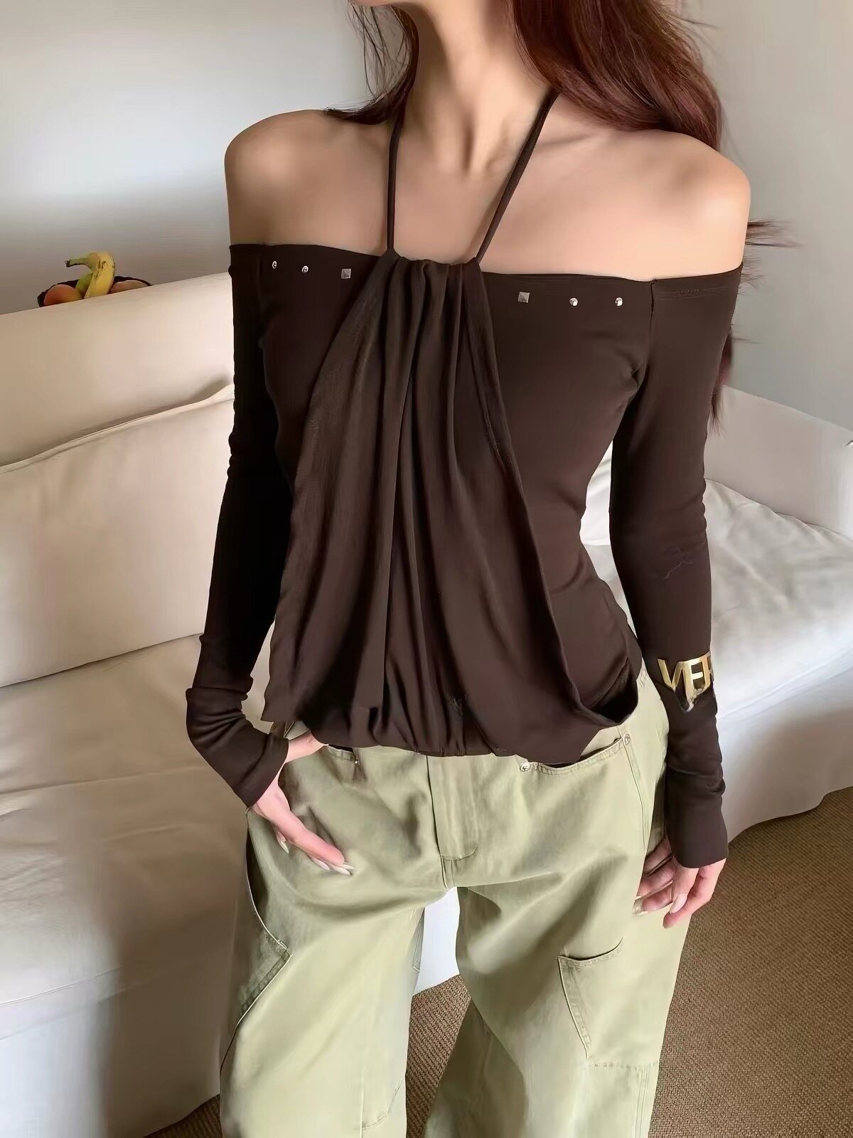 韩版辣妹一字肩挂脖T恤女2026秋季新款设计感显瘦假两件长袖上衣
