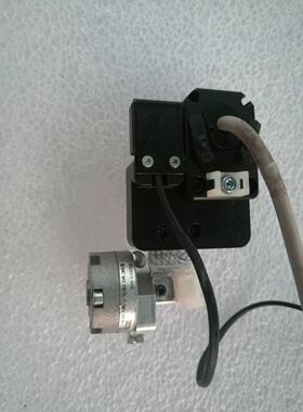 日本进口。原装SMC气缸  CRB2BS10-90SZ可旋转气缸，旁边设备附送