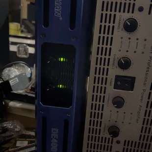检修湖山专业功放,成色不错,额定功率每个声道8欧400w,正常使