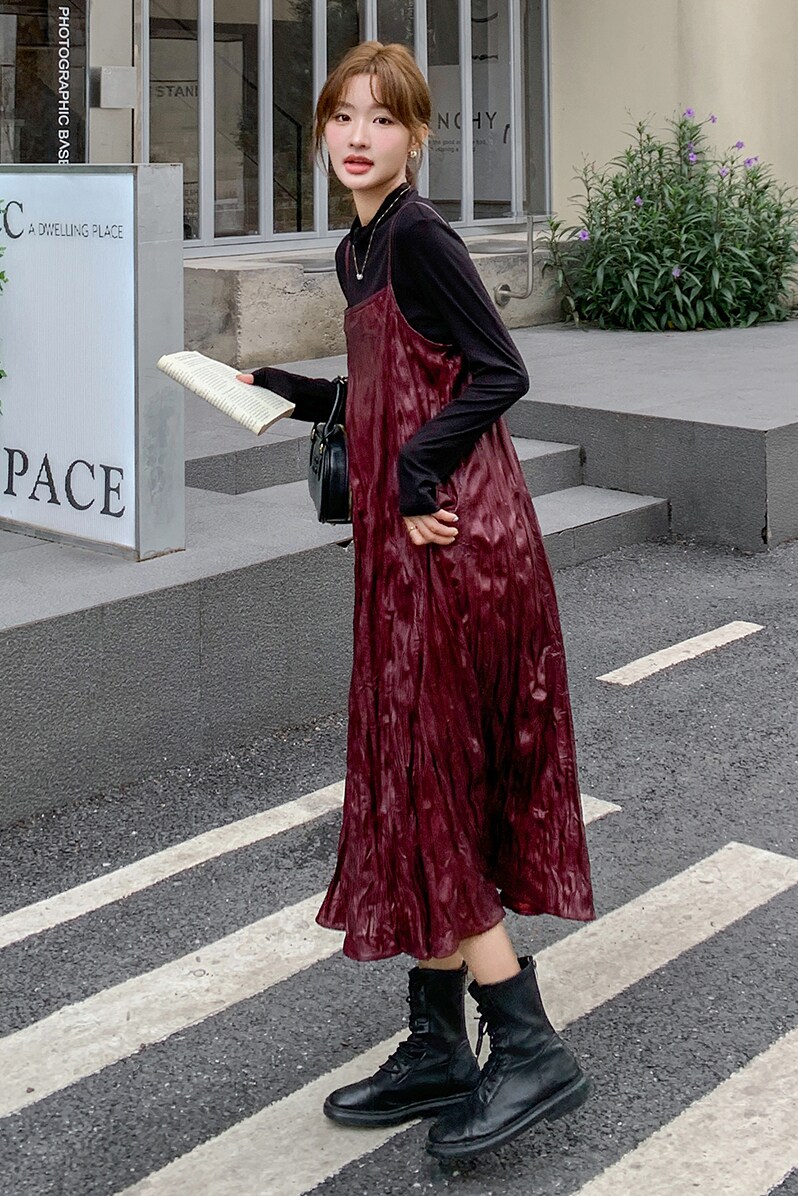 ootd穿搭安克拉红褶皱吊带连衣裙配针织衫2025春季气质皮裙两件套,女装套装/套裙,浙宝159