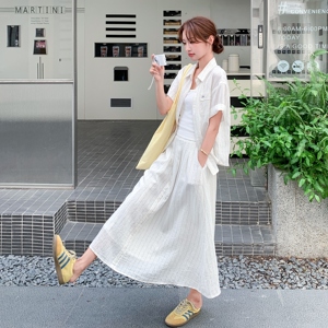 新款现货！米白色条纹休闲套装女159-796P145K208图片