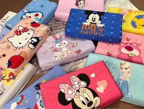 B04乳胶枕头 幼儿园枕头1-5岁42*27厘米 高大约5厘米