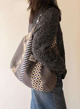 MOREGOOL 24/FW原创 复古咖色拼接格子hobo 日常通勤大容量帆布包