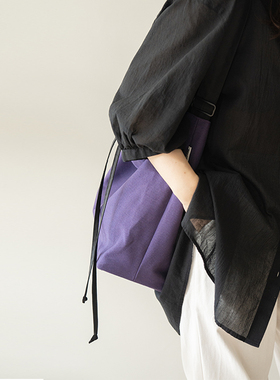 MOREGOOL 23/FW 原创紫色水桶包 大容量帆布包可调节斜挎托特帆包