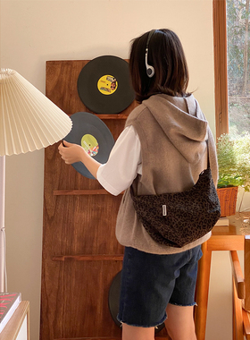 MOREGOOL 24/SS原创 咖色豹纹牛角包 小众可颂饺子包大容量斜挎包