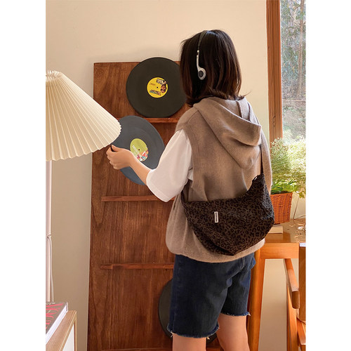 MOREGOOL牛角包斜挎包