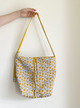 MOREGOOL 24/SS 原创黄色碎花水桶包 系带大容量可调节斜挎包