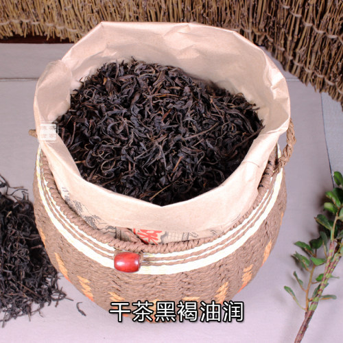 六堡茶农家梧州松烟香型包装