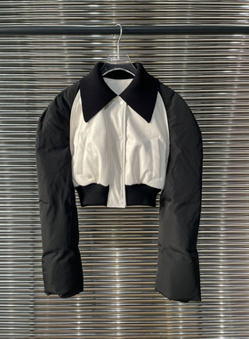 小众设计 23冬 经典简约时尚 后背logo徽章胶牌PU拼接短款羽绒服