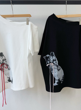 小众设计 25夏 纯欲俏皮青春 猫咪印花蝴蝶结装饰斜肩宽松短袖T恤