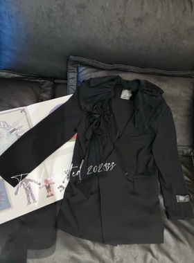 小众设计 23秋 慵懒随性时尚 字母贴标不规则荷叶边宽松西装外套