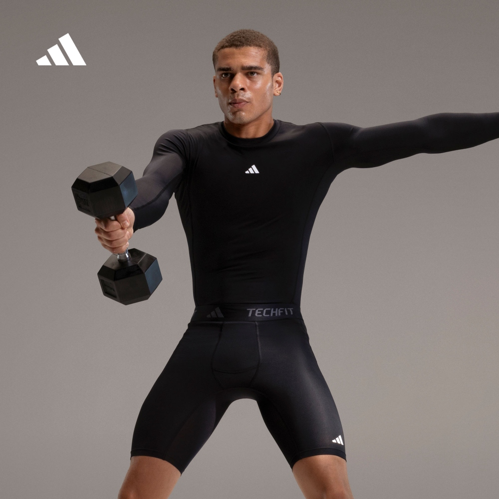 采用圆领设计,穿着舒适