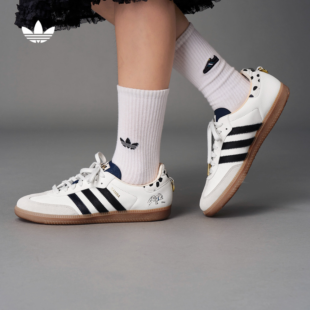 阿迪达斯三叶草联名经典鞋