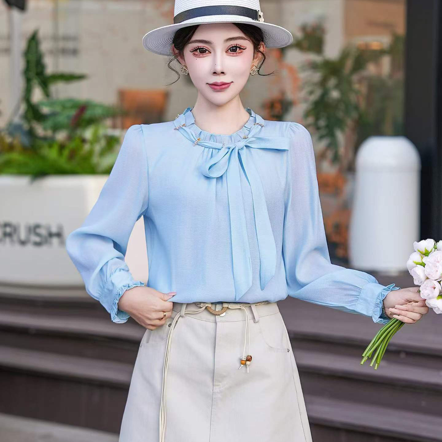 法式淑女风珠串装饰蝴蝶结衬衫女长袖蓝色通勤高级感减龄显瘦上衣