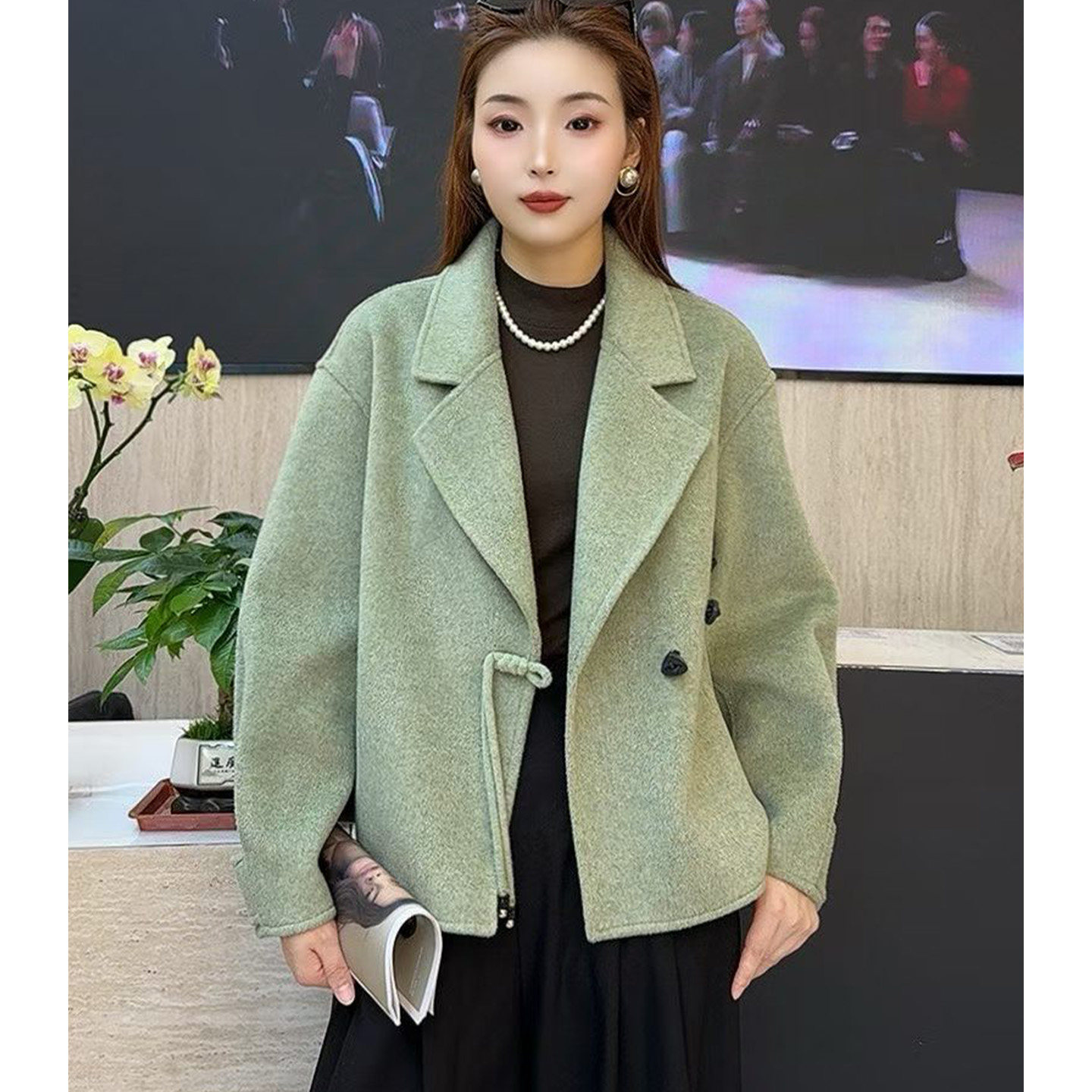 轻奢风双排扣羊毛呢短款外套女2026秋冬宽松西装领通勤大衣小个子
