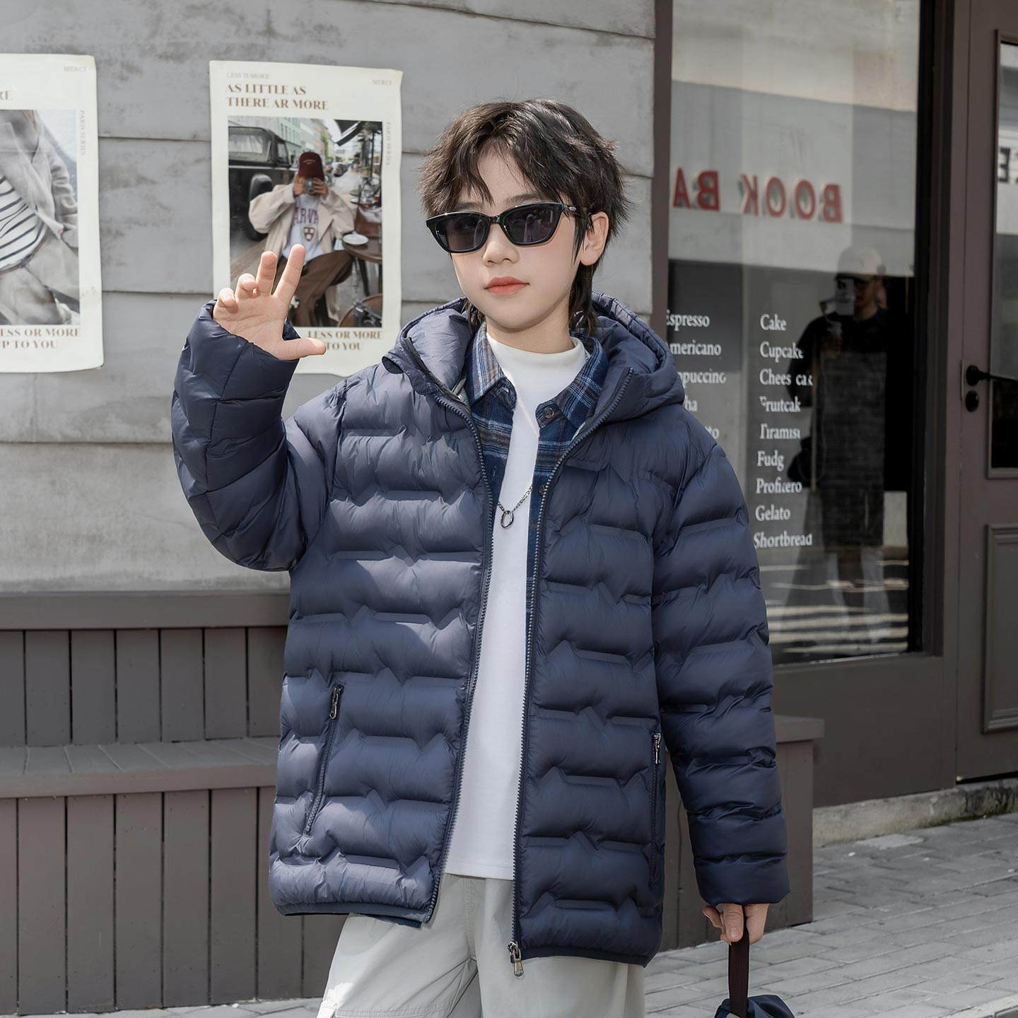 儿童轻薄羽绒棉服冬装中大童防风防水连帽棉衣男孩石墨烯发热外套