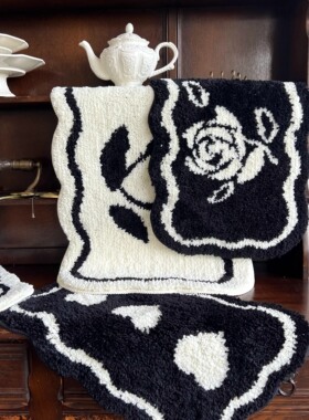 livingbank可爱奶油风卫生间吸水地垫浴室速干防滑黑白爱心脚垫