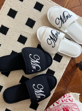 LIVINGBANK黑白华夫格情侣家居拖鞋防滑静音地板拖MR&MRS刺绣拖鞋