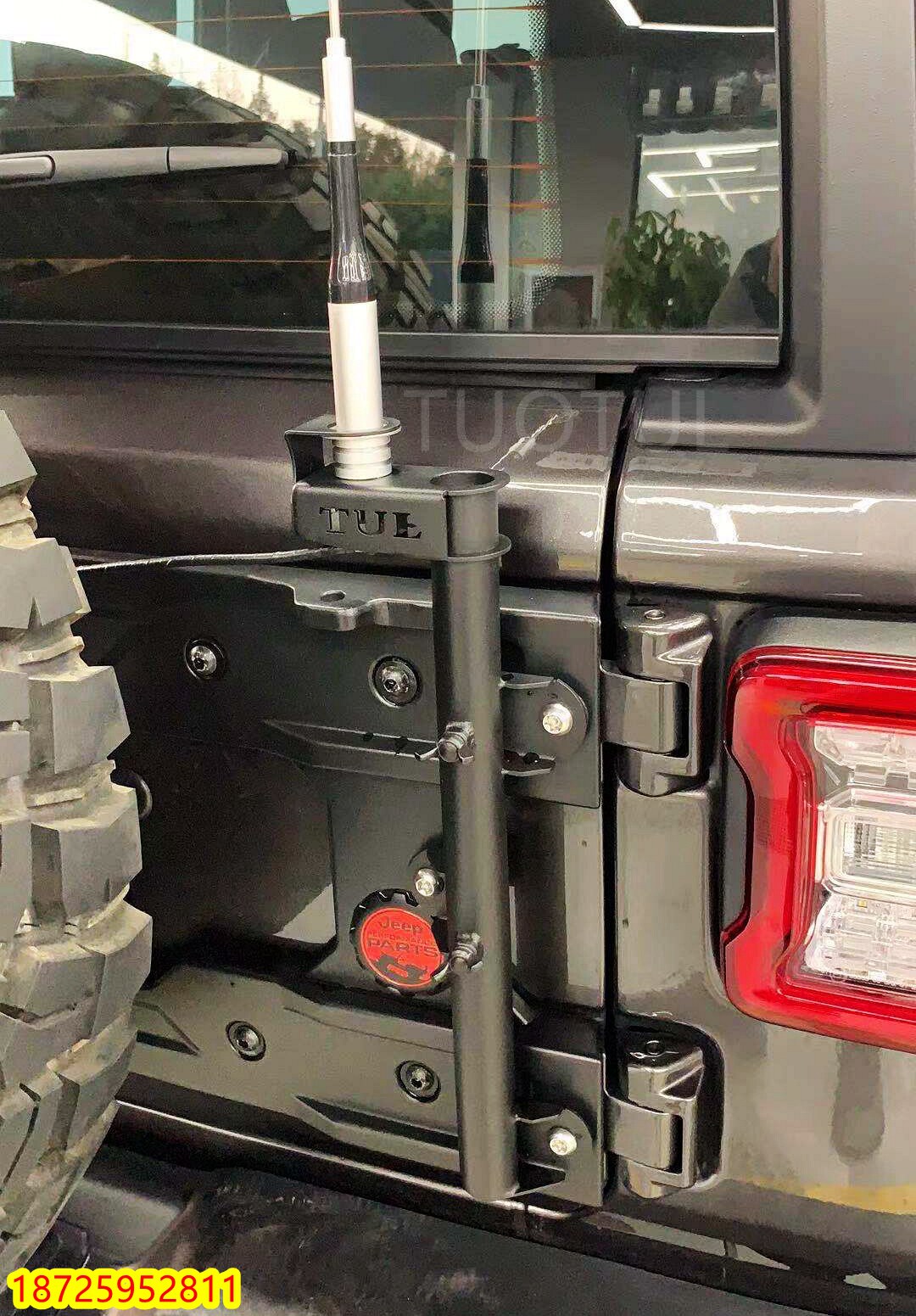 지프 랭글러는 루스리프 전동 핸드 스탠드 안테나 도난 방지 브래킷 사막 깃대 시트를 강화하기 위해 장비 타이어 위치를 수정했습니다