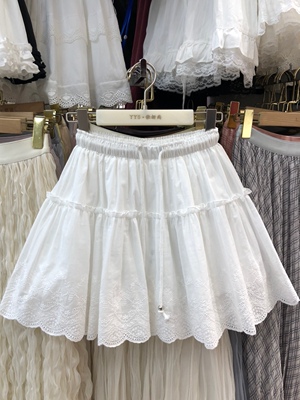 韩系氛围感白色刺绣镂空A字短裙