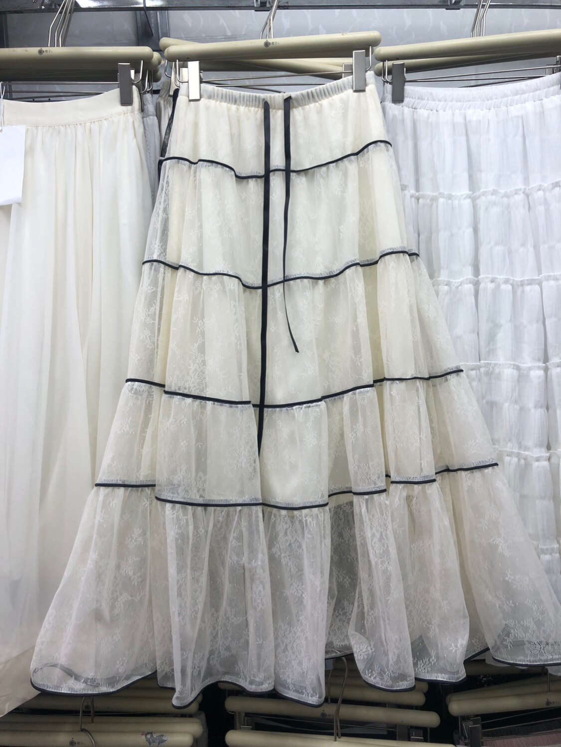 重工大摆蕾丝仙女米色高级感蛋糕裙长裙女复古收腰半身裙2026春夏