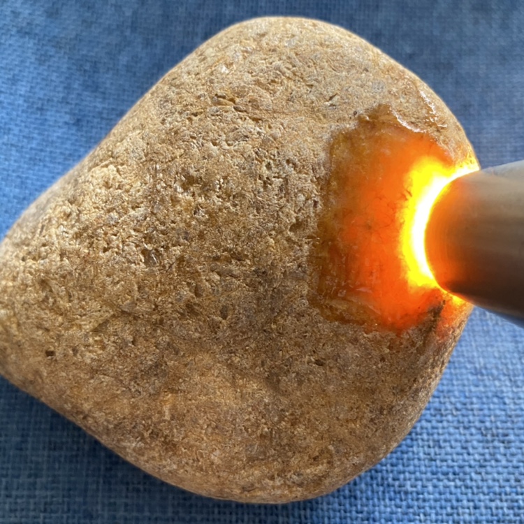 缅甸翡翠原石 达摩坎 黄翡 肉细 荧光水好 挂件牌子料GT0145