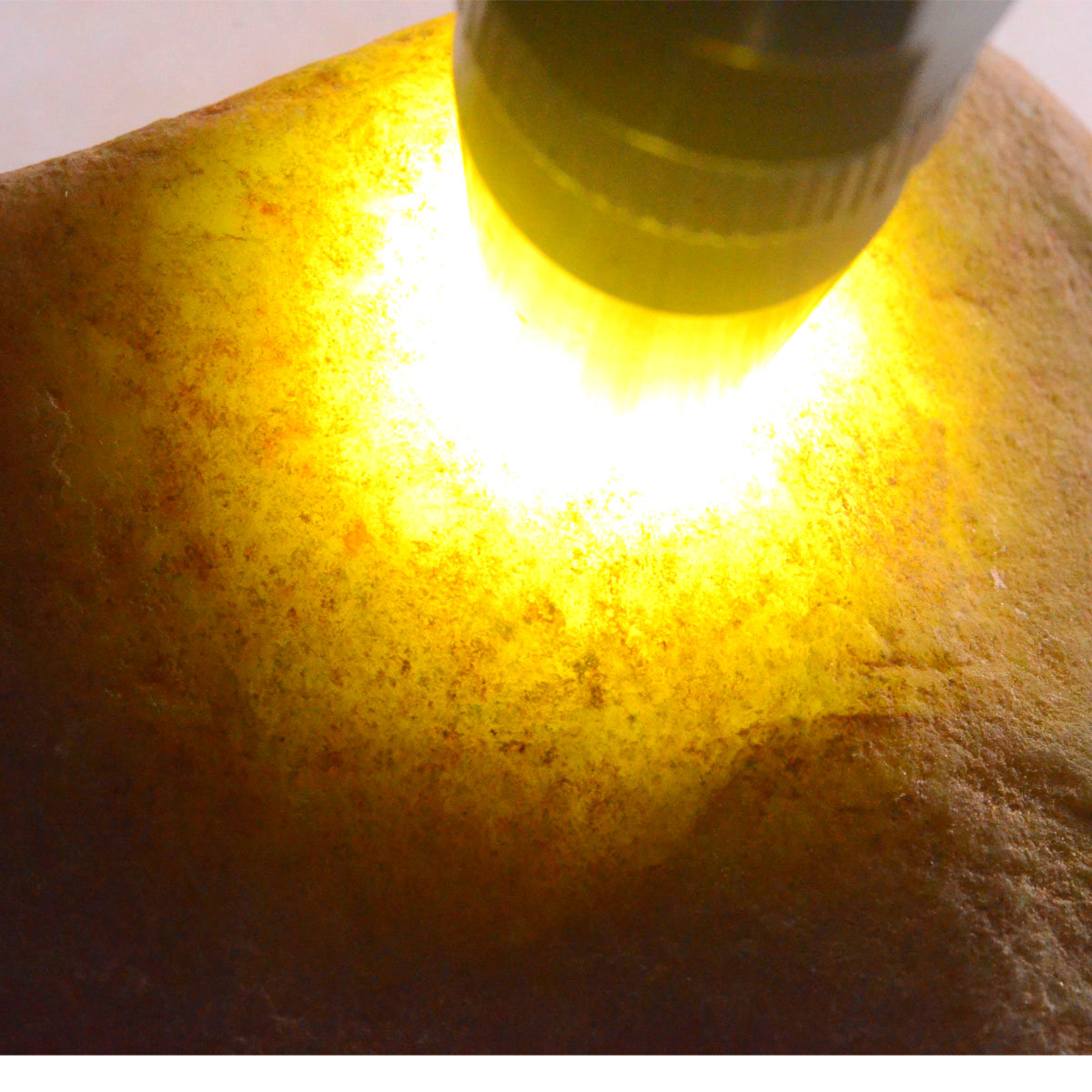 缅甸翡翠原石   南其擦口 荧光一块肉细 水足  牌子手玩件料f218