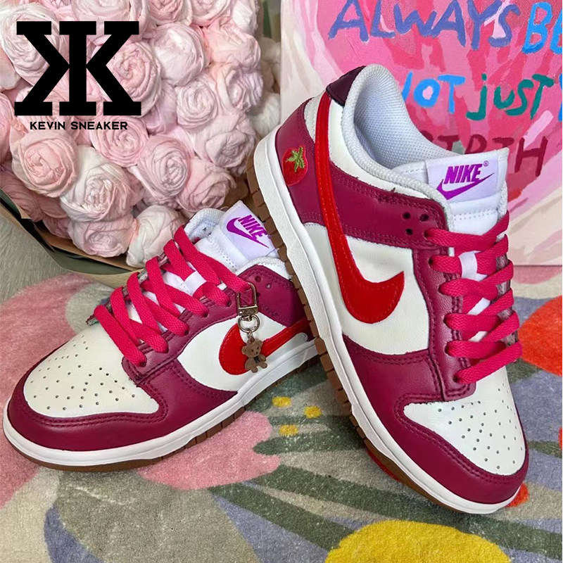 球鞋定制Nike耐克DunkLowOKHR草莓色小熊挂饰低帮板鞋女款黑粉