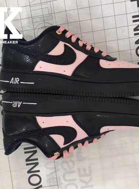 球鞋定制Nike/耐克NikeAirForce1Low粉墨闪钻蛇皮金字母低帮板鞋