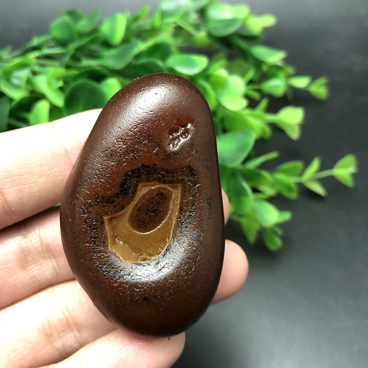 马达加斯加花纹籽料天然冰彩玛瑙象形马料原石石头手把件收藏1990