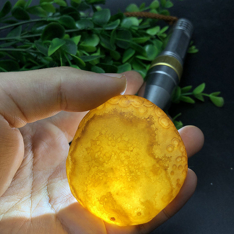 马达加斯加花纹籽料天然冰彩玛瑙马料原石石头手把件收藏奇石1951